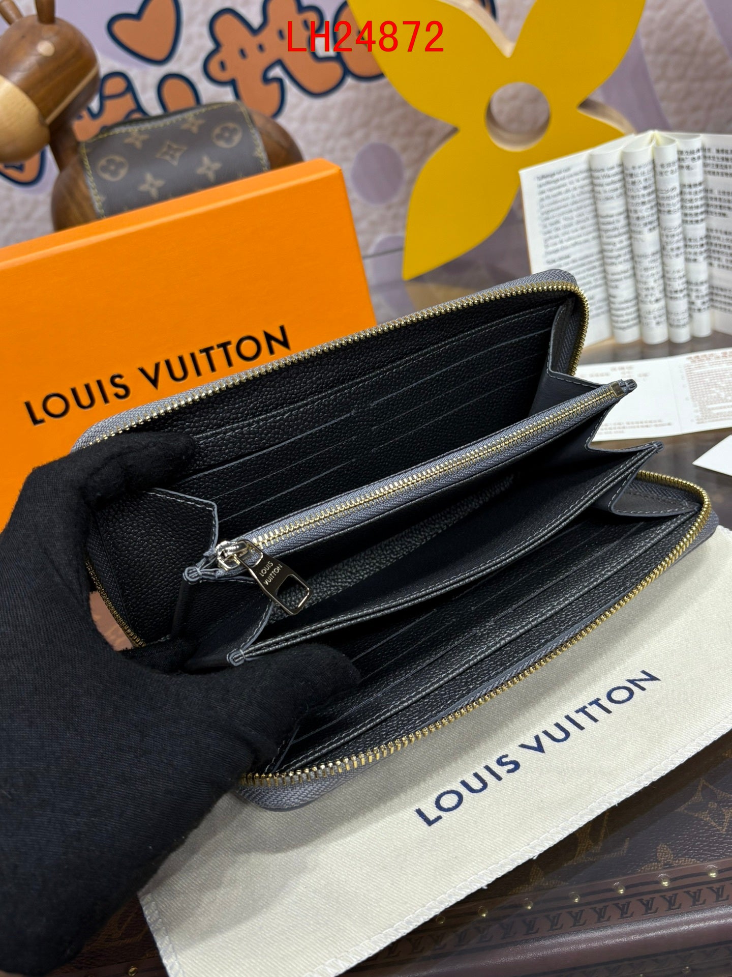 Louis Vuitton Zippy wallet Ski collection