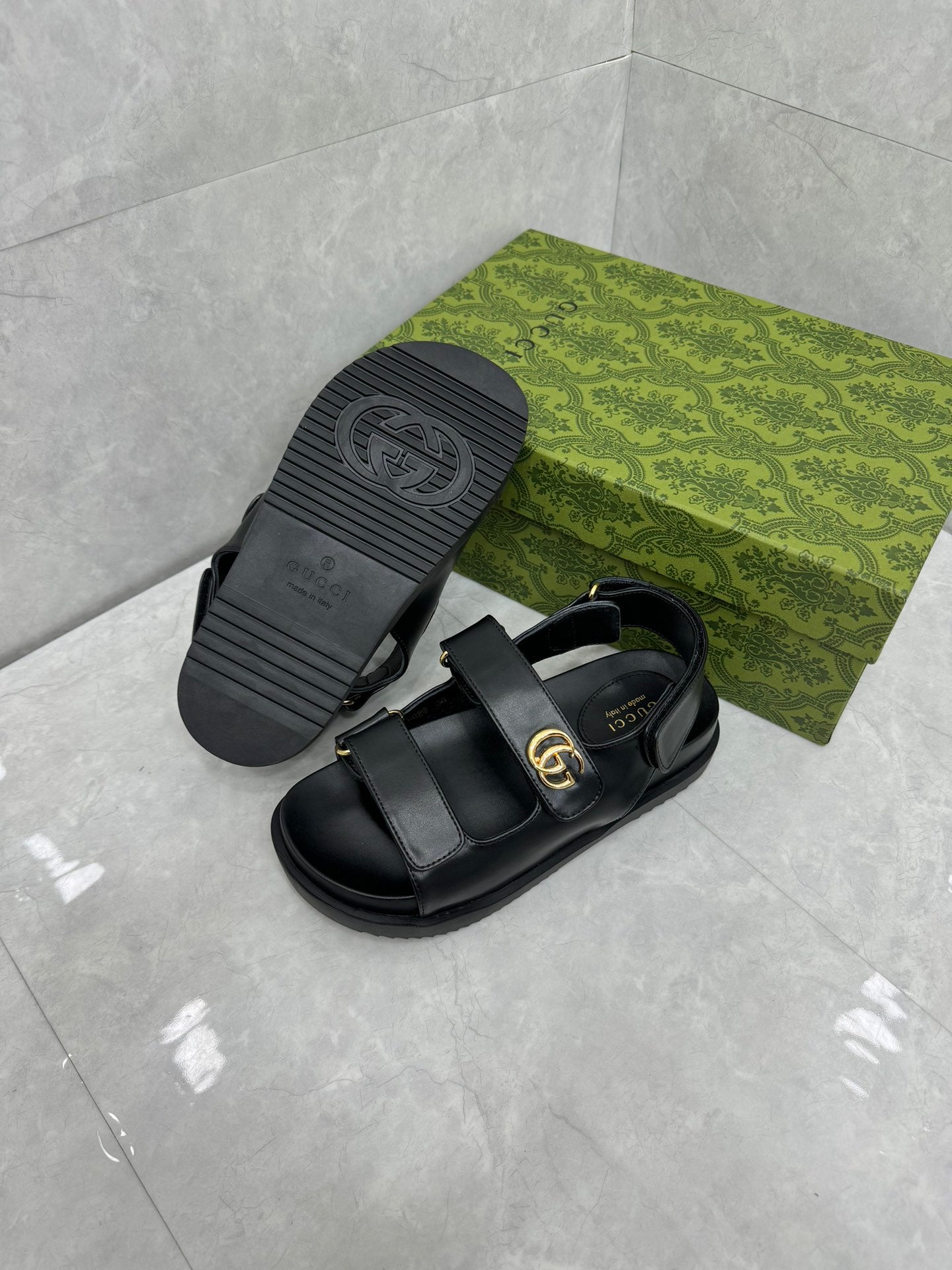 Gucci leather sandals