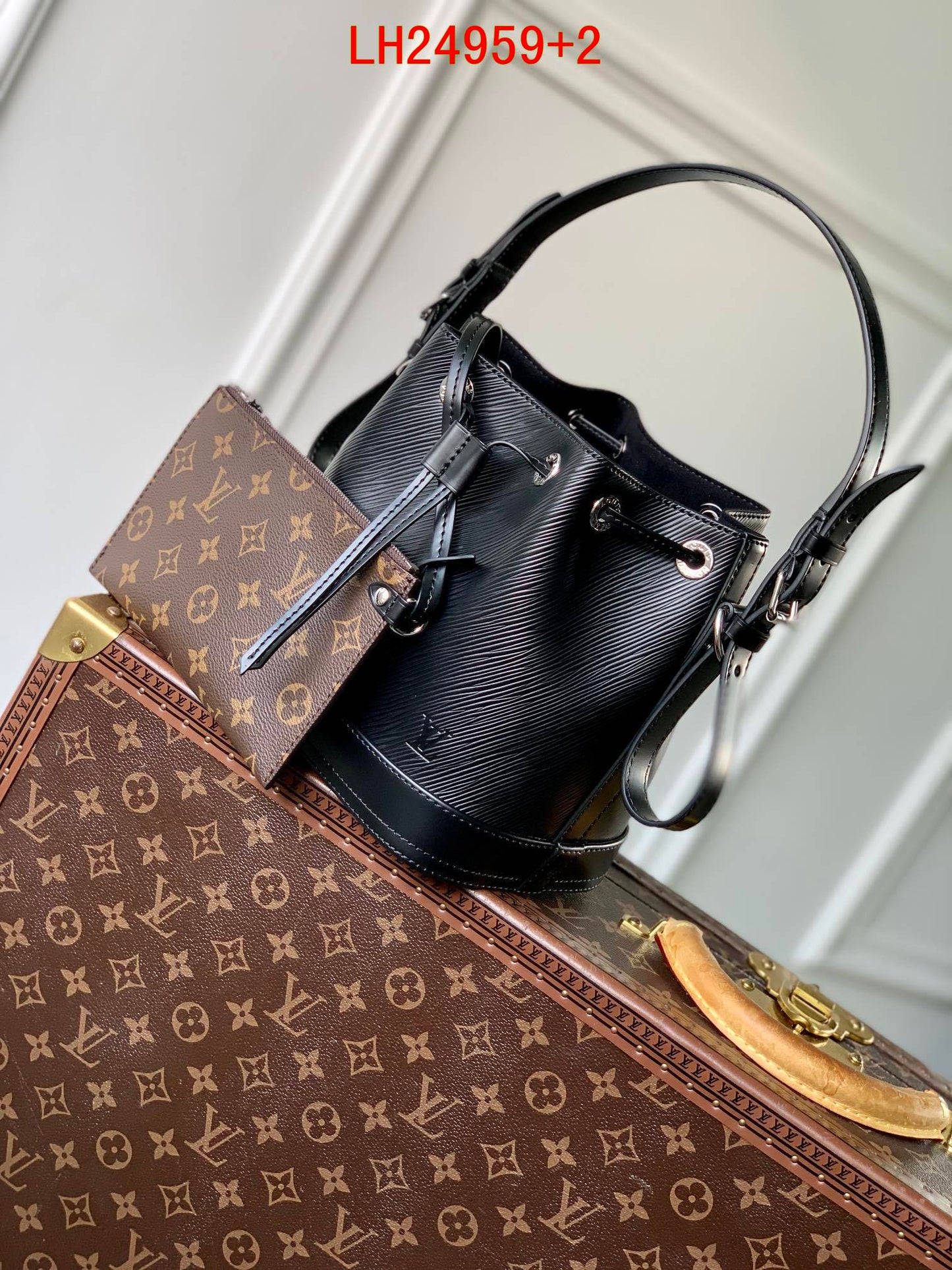 Louis Vuitton Noe Epi leather bag