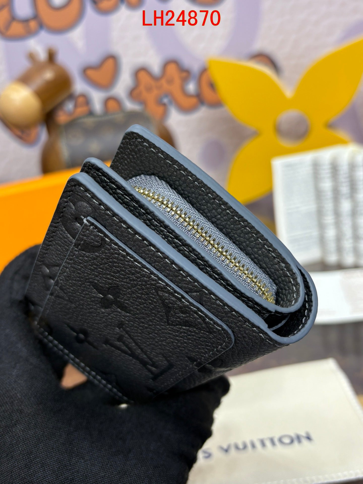 Louis Vuitton Clea Wallet Ski collection