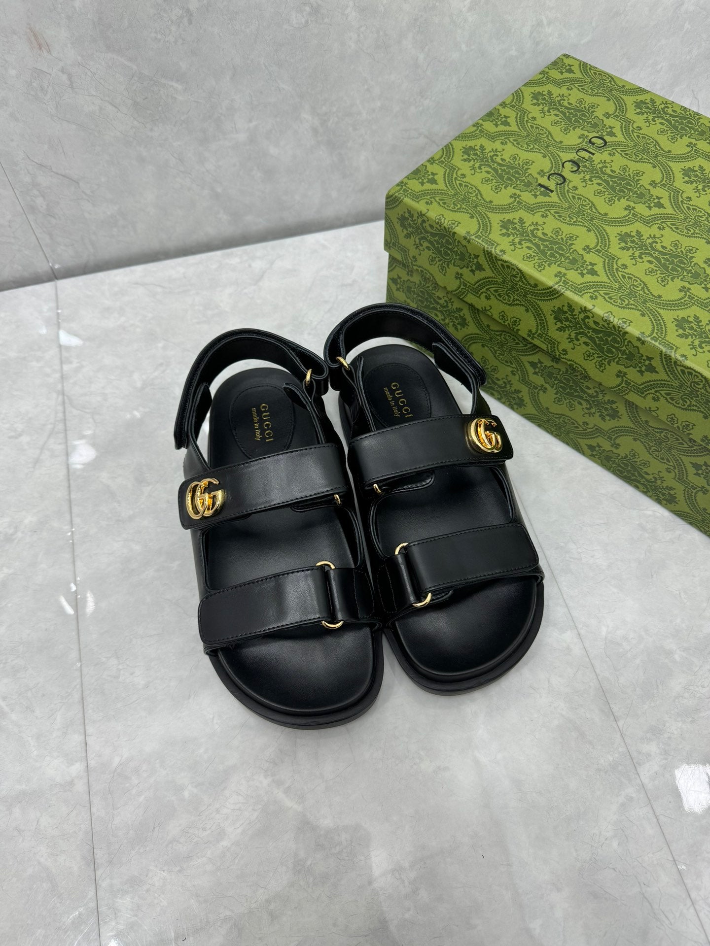 Gucci leather sandals