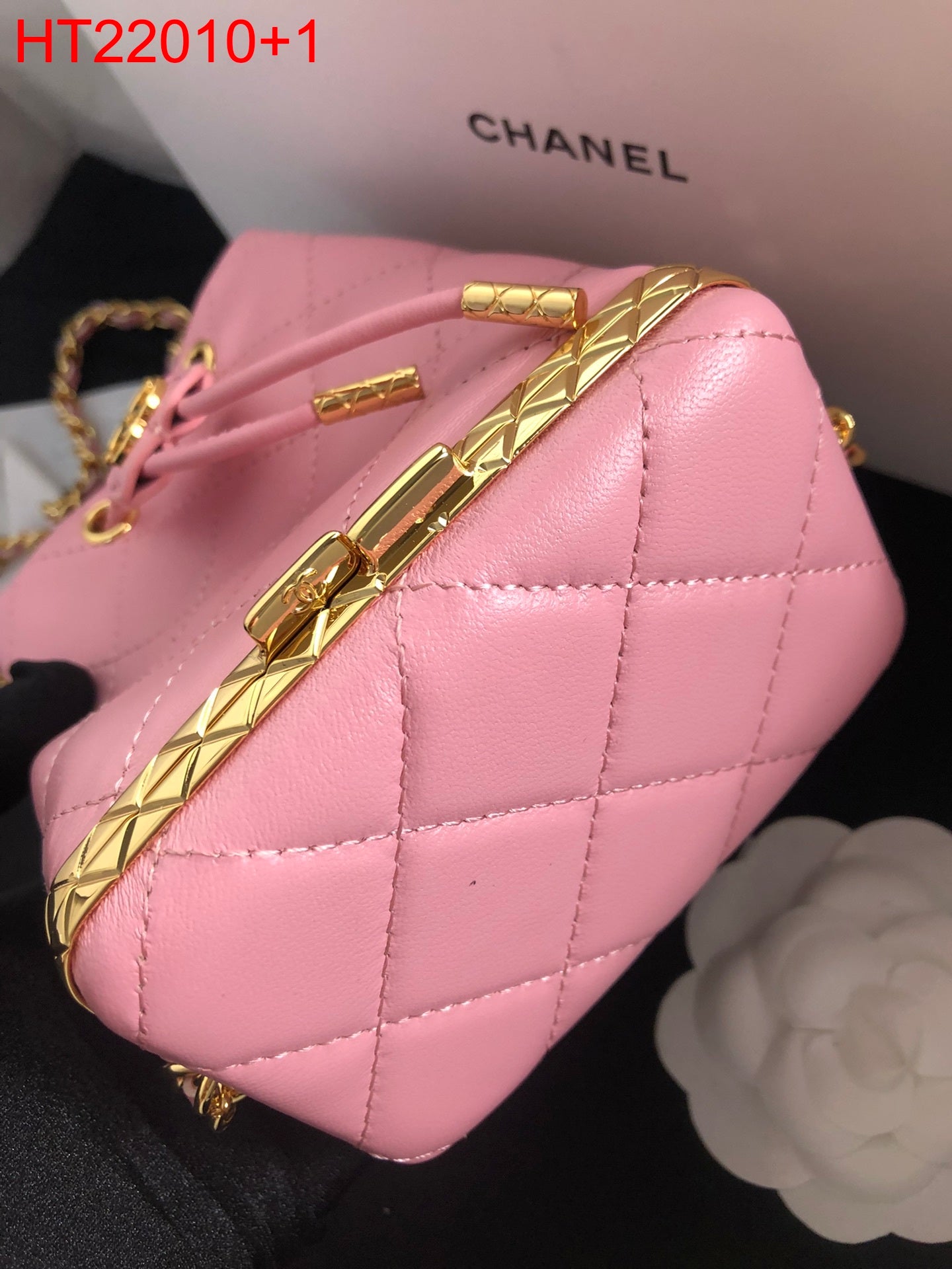 Chanel Small bucket with chain