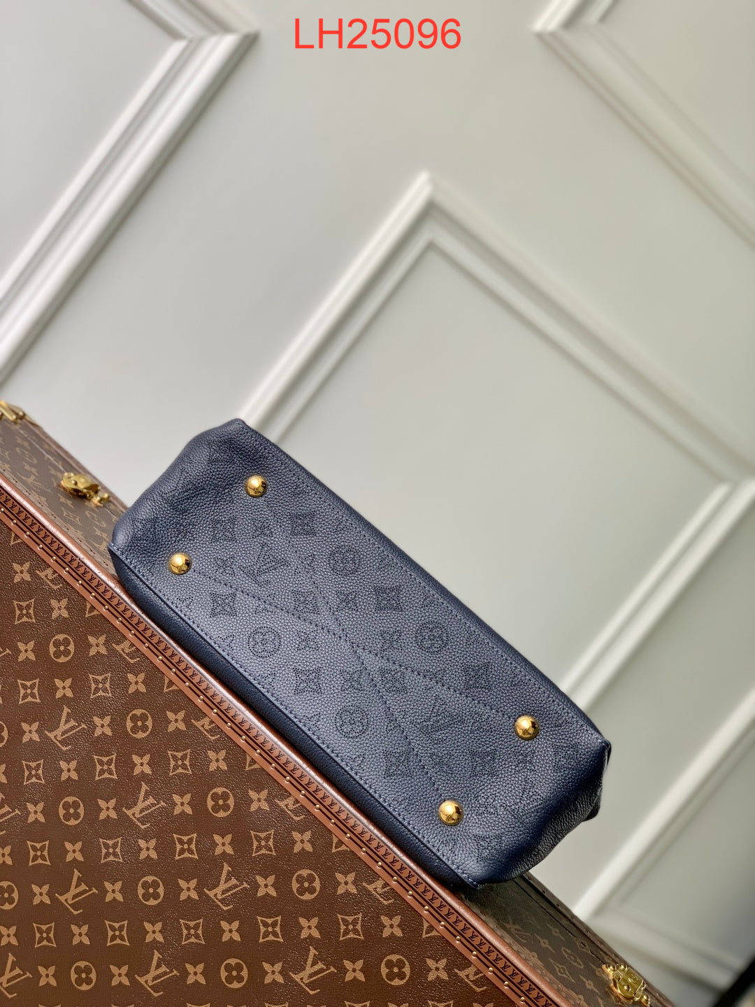 Louis Vuitton Bella Tote Mahina leather