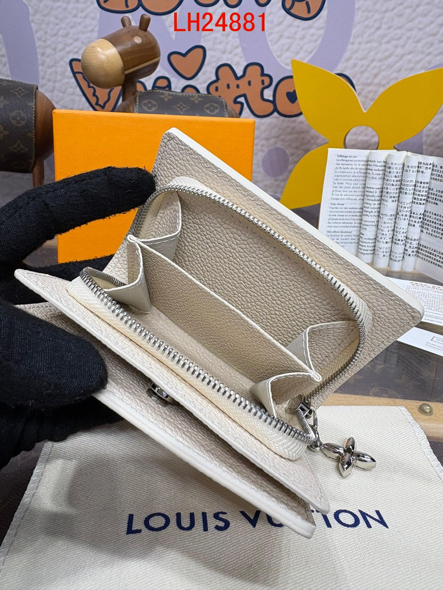 Louis Vuitton Cléa Wallet Ski collection