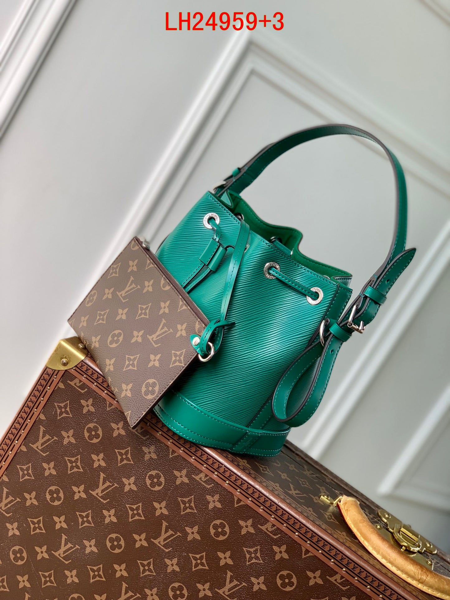 Louis Vuitton Noe Epi leather bag