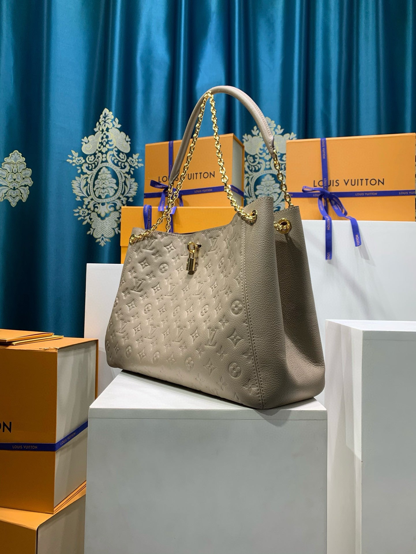 Louis Vuitton Anytime MM bag