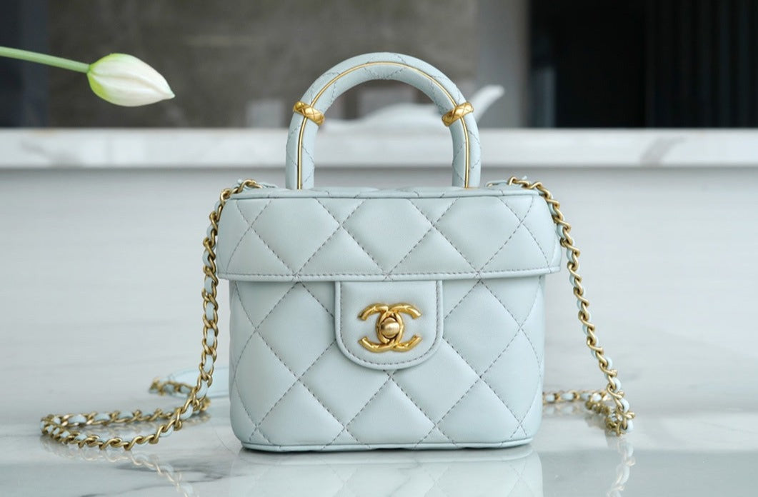 Chanel 23s Top handle leather