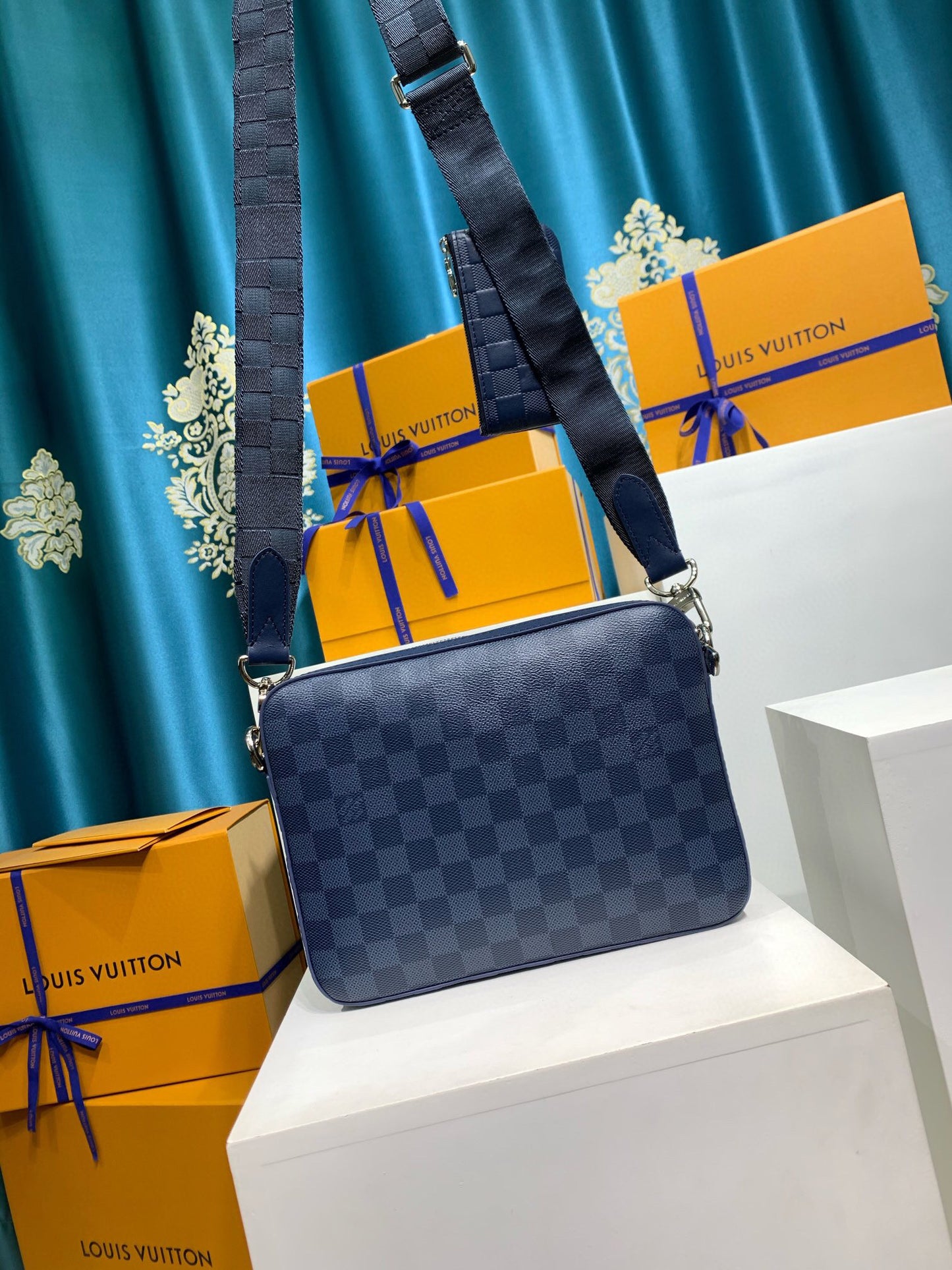 Louis Vuitton Trio Messenger bag