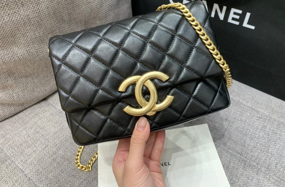 Chanel Small Flap bag with chain