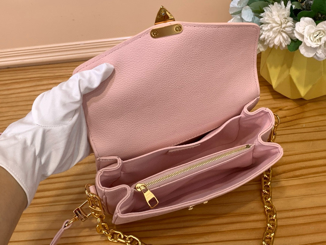 Louis Vuitton Pochette Métis East West