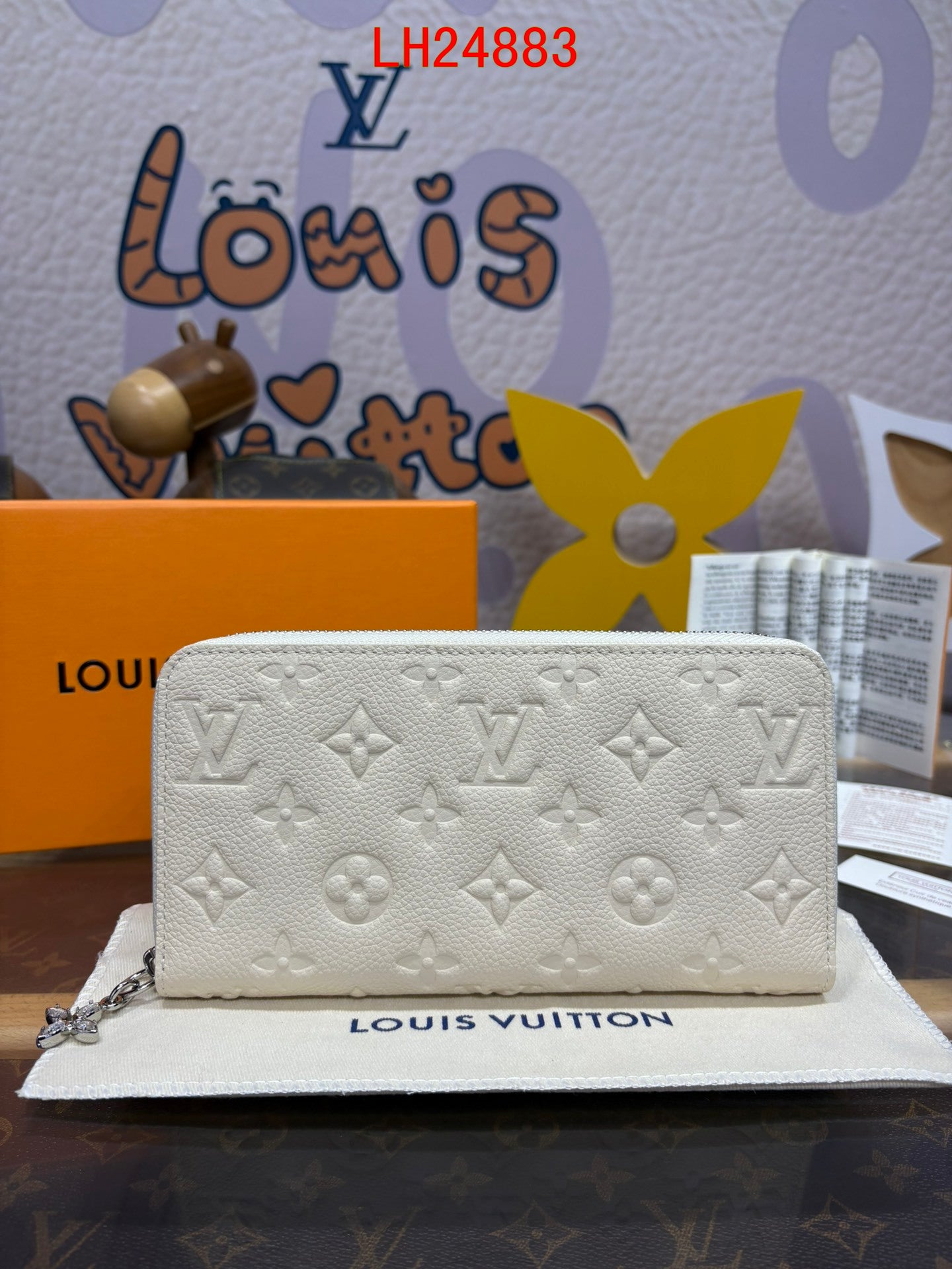 Louis Vuitton Zippy Wallet Ski collection
