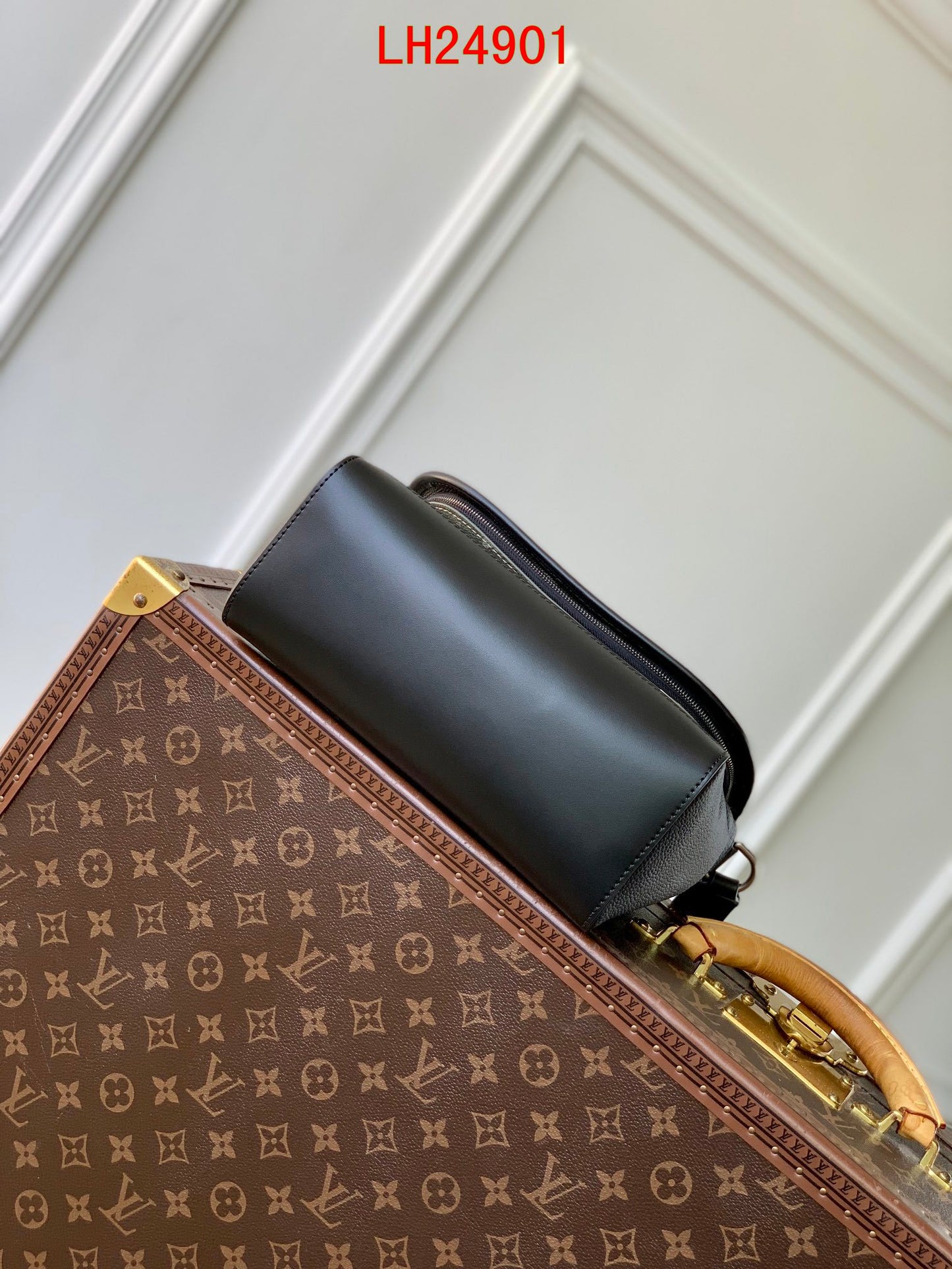 Louis Vuitton Pulse Messenger