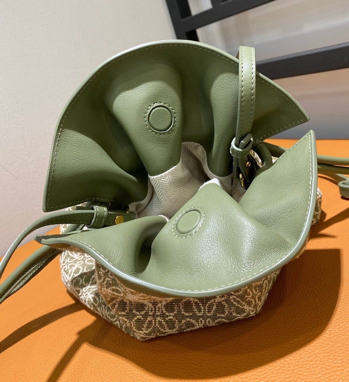 Loewe Flamenco