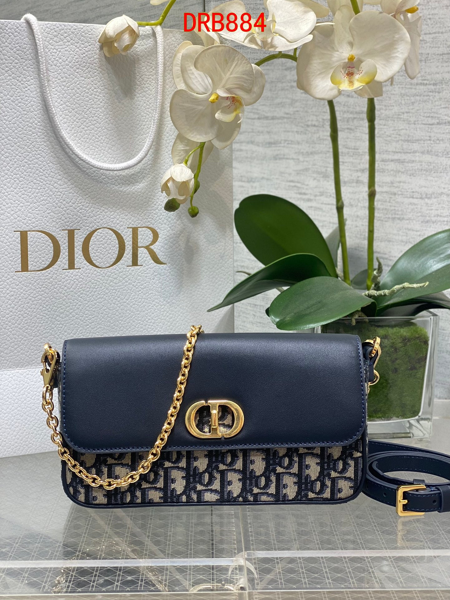 Dior 30 Montaigne Avenue East-West
