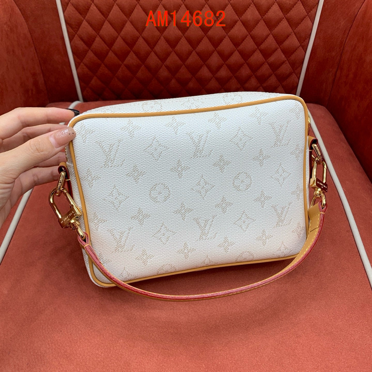 Louis Vuitton Nil G71 bag