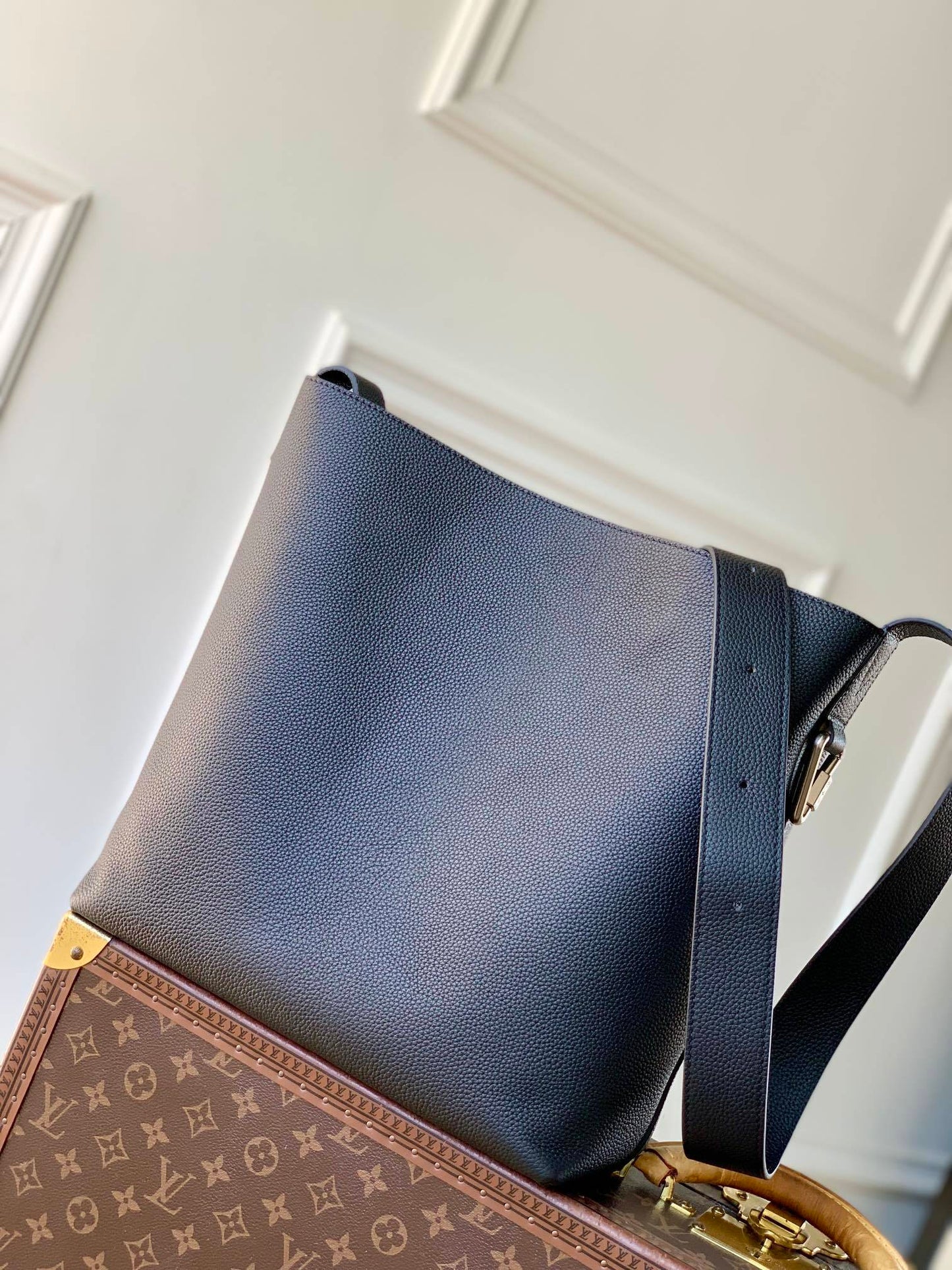 Louis Vuitton Verso Hobo