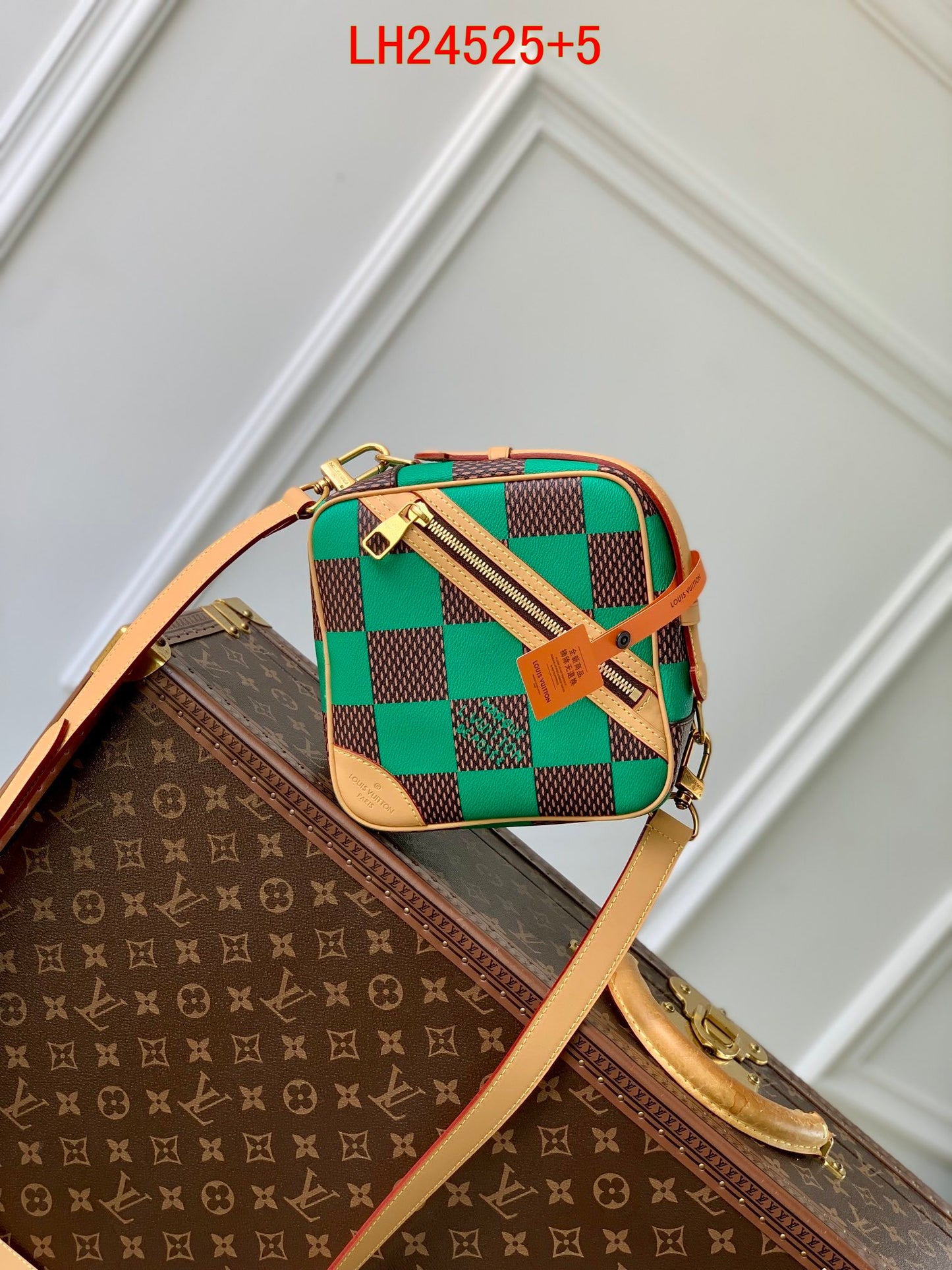 Louis Vuitton Chess Messenger