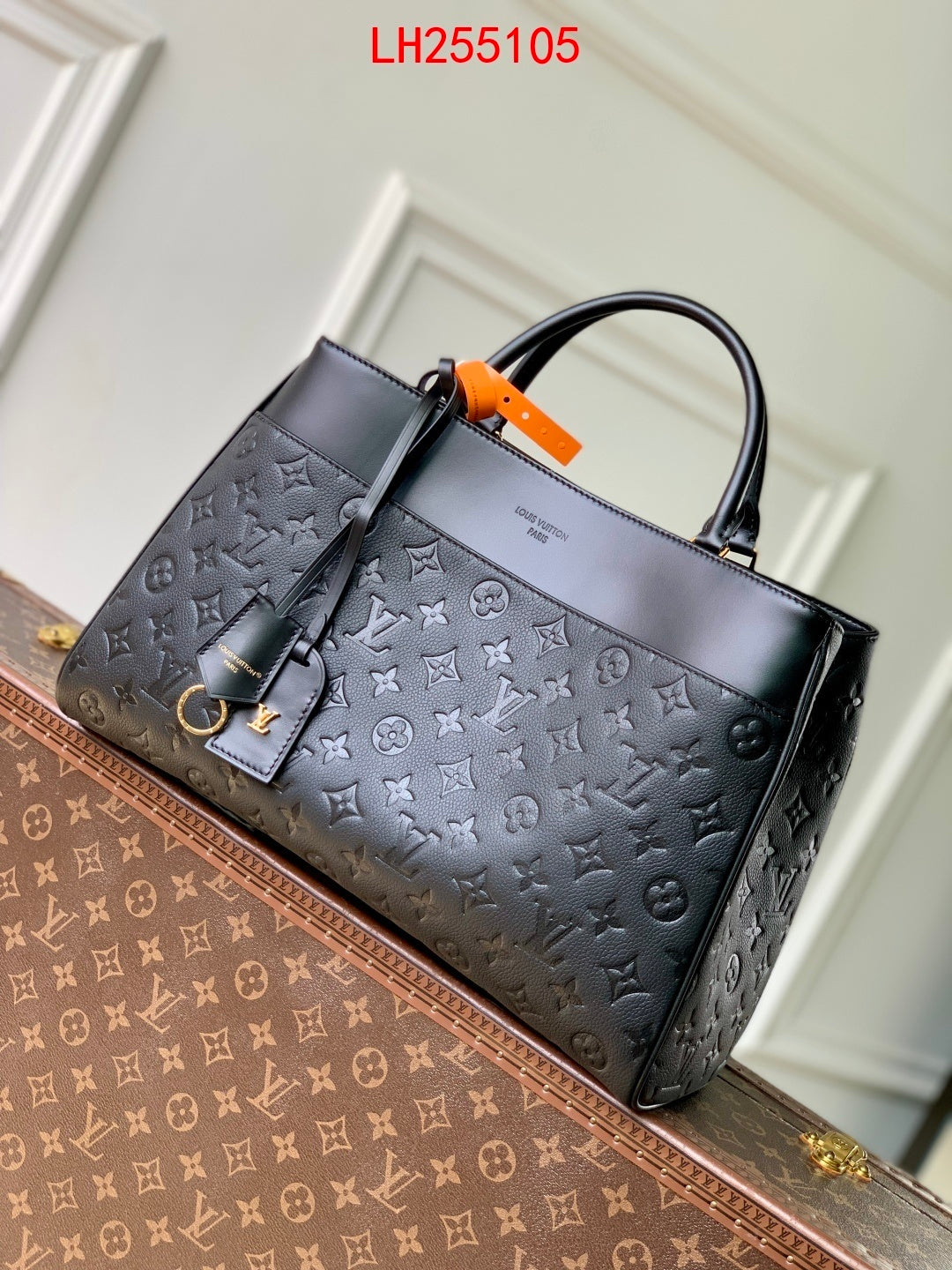 Louis Vuitton Avenue MM bag