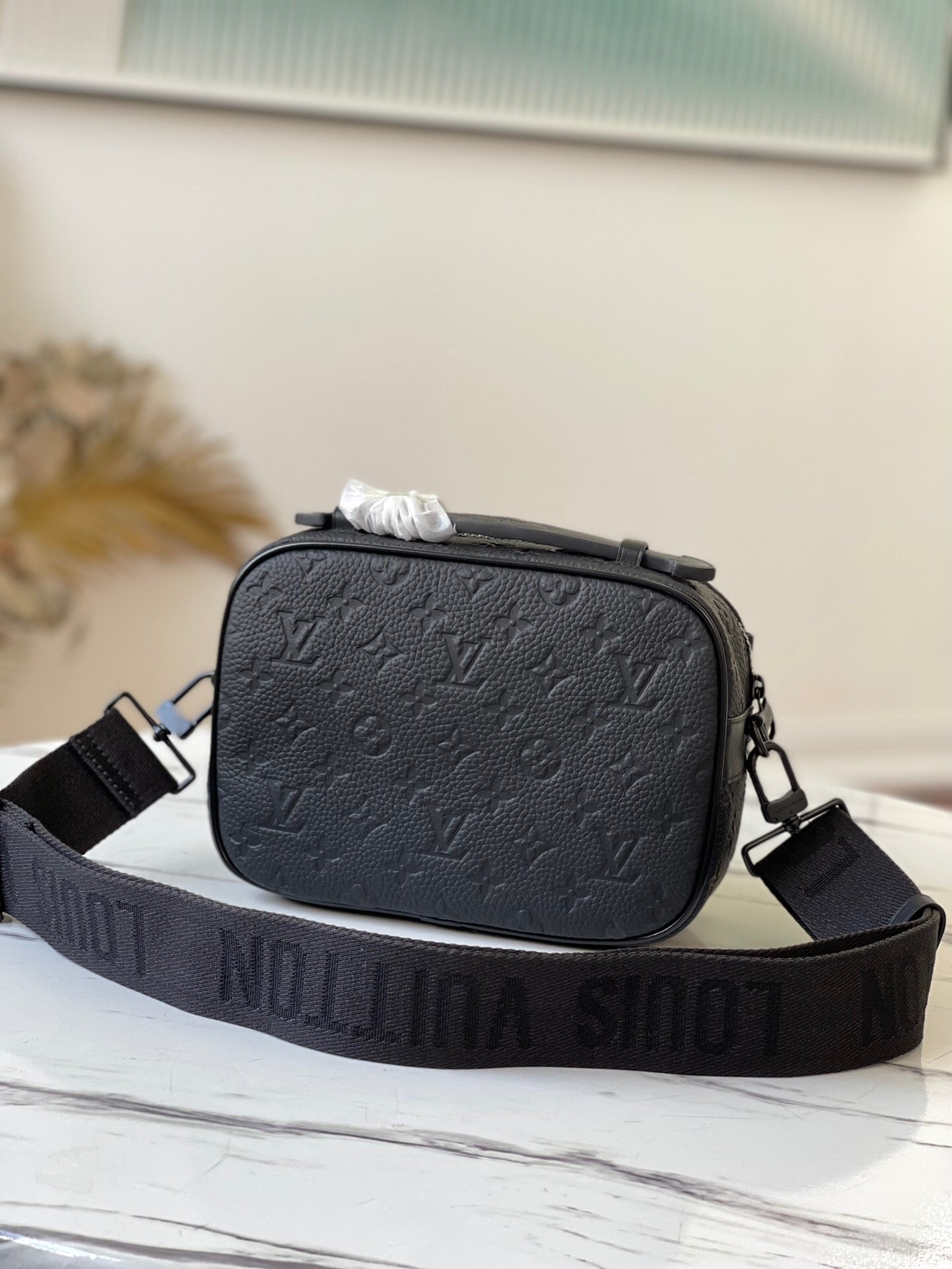 Louis Vuitton S lock Messenger bag