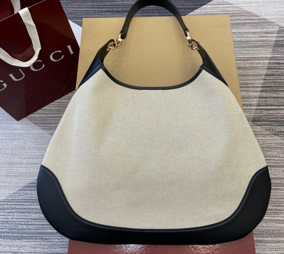 Gucci B medium shoulder bag