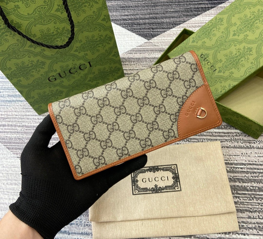 Gucci GG Emblem continental wallet