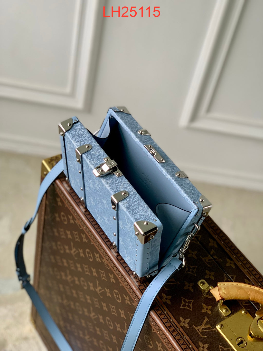 Louis Vuitton Wallet Trunk Taigarama
