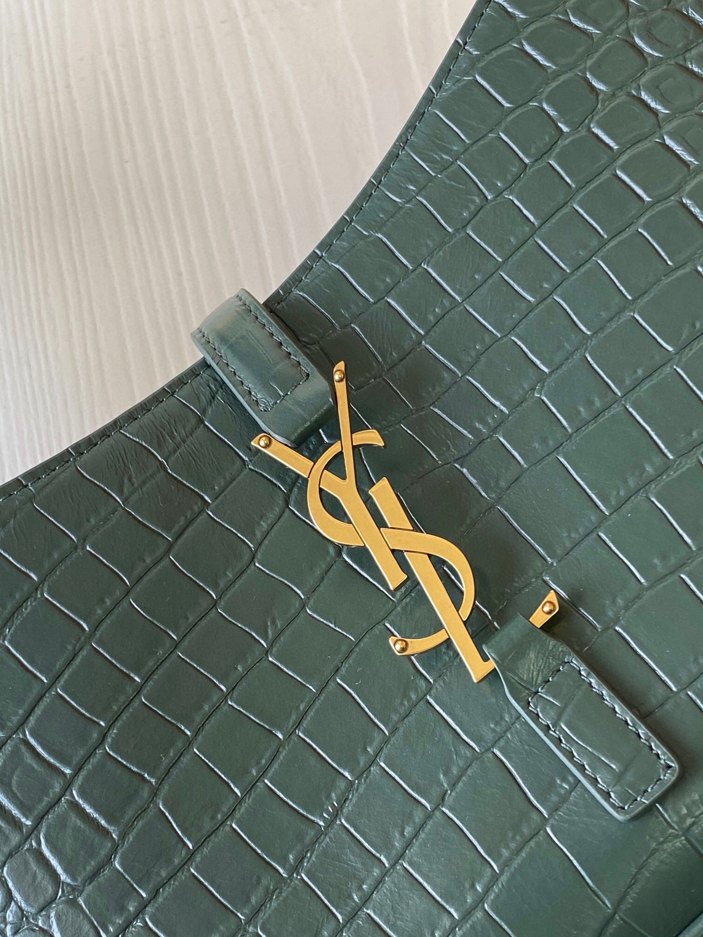 YSL Crocodile Le 5 A 7