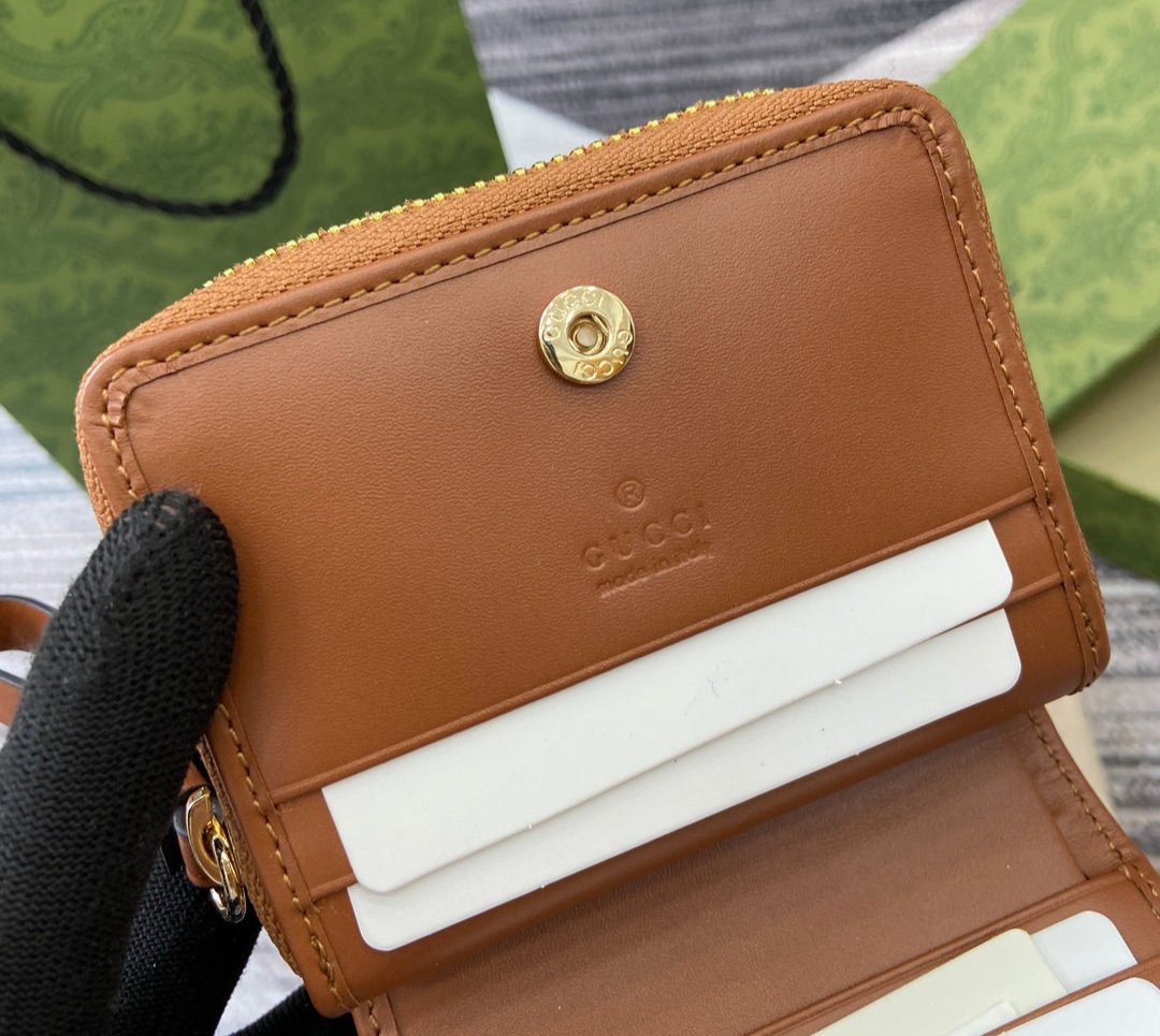 Gucci GG Emblem zip mini wallet