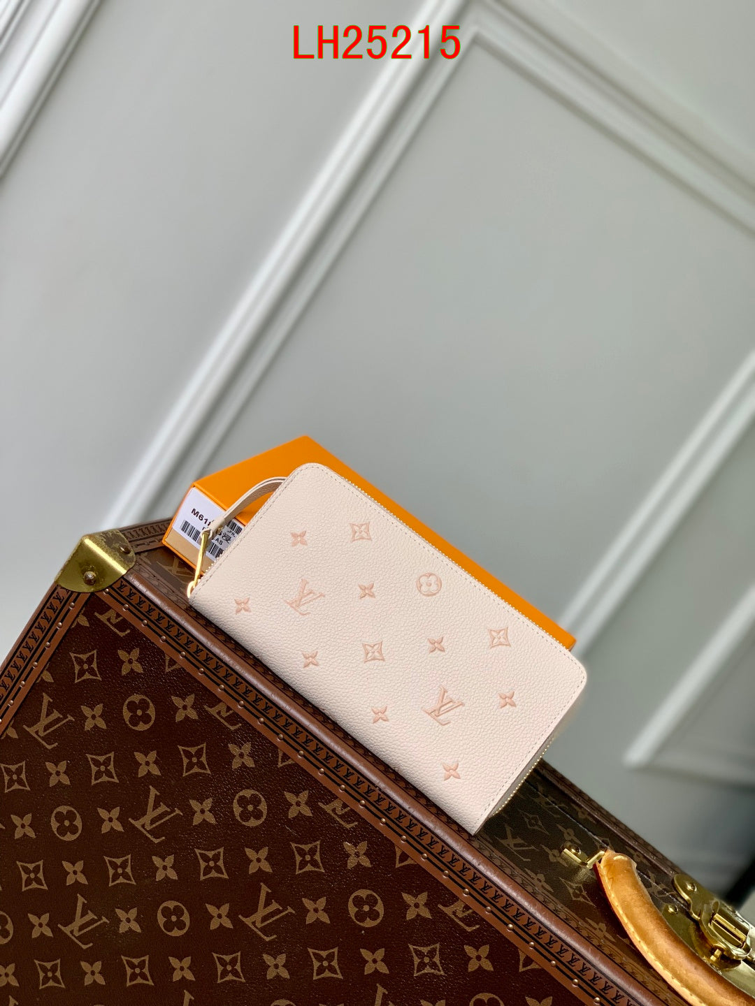 Louis Vuitton Zippy wallet