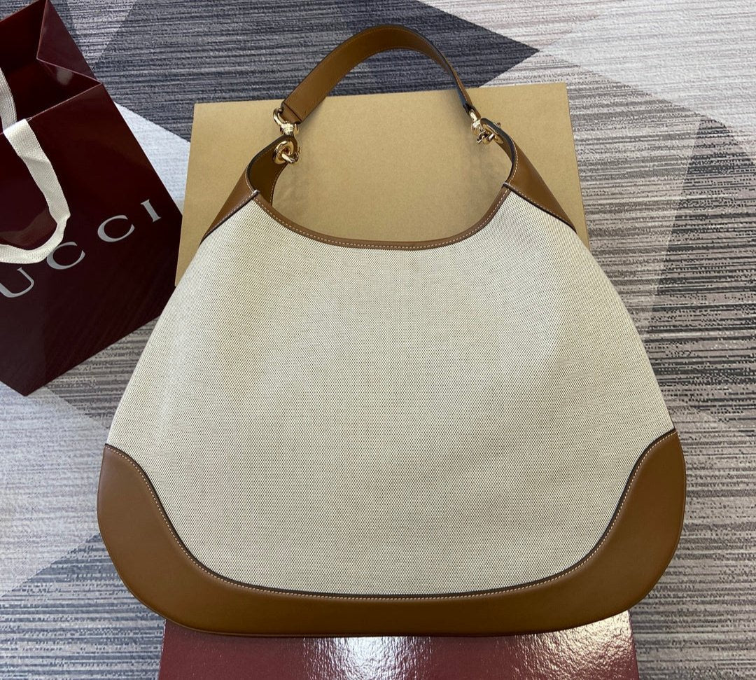 Gucci B medium shoulder bag