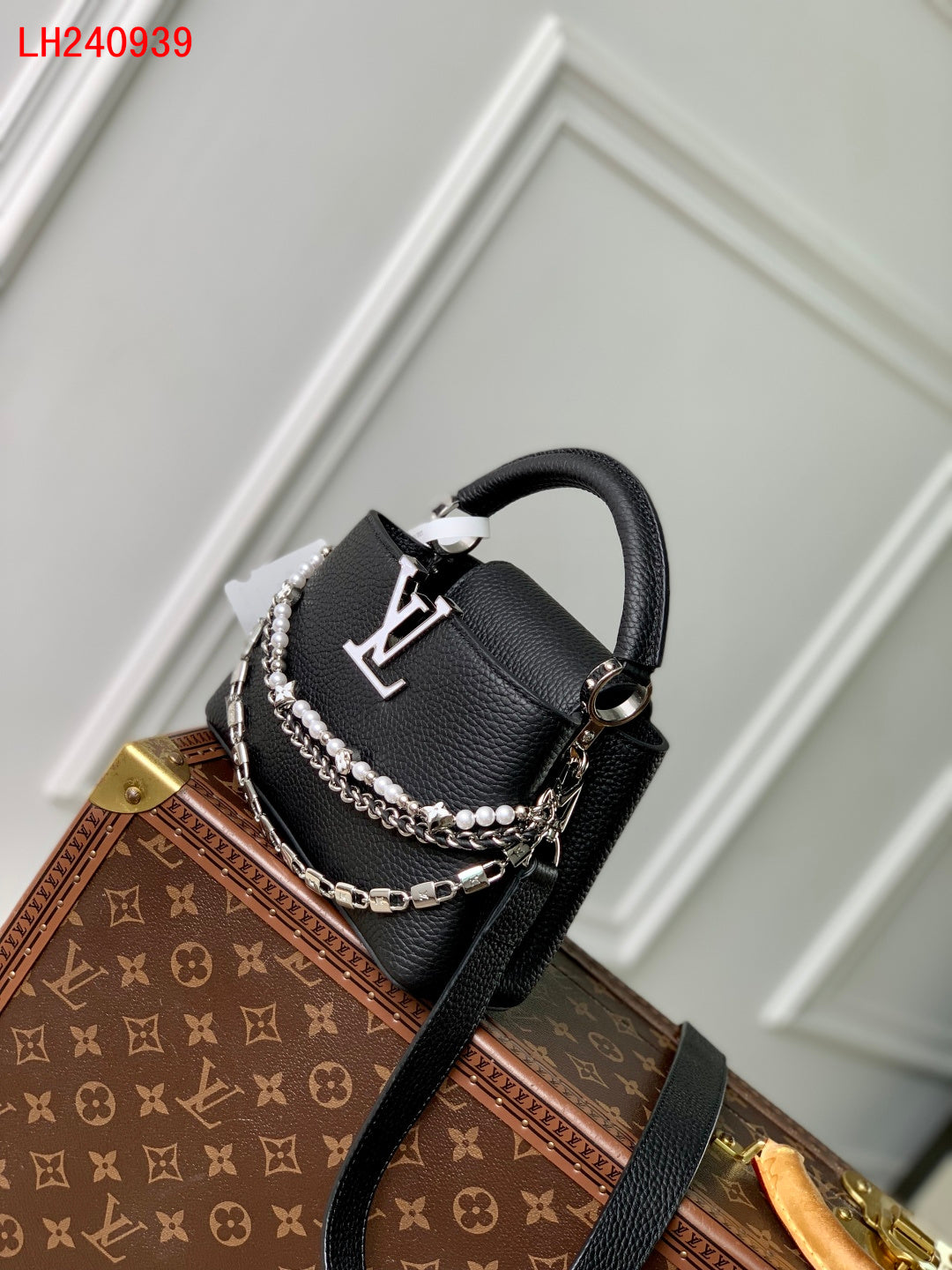 Louis Vuitton Capucines Mini Taurillon leather