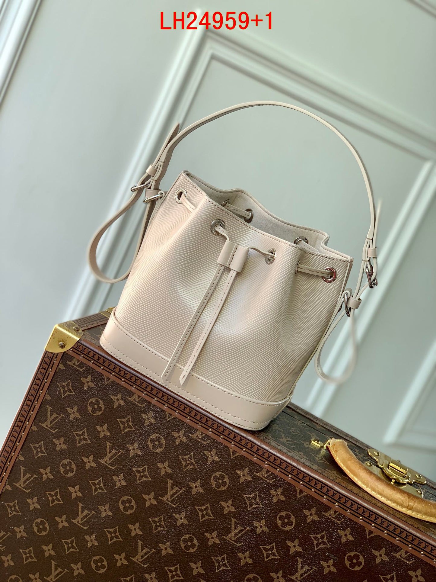 Louis Vuitton Noe Epi leather bag
