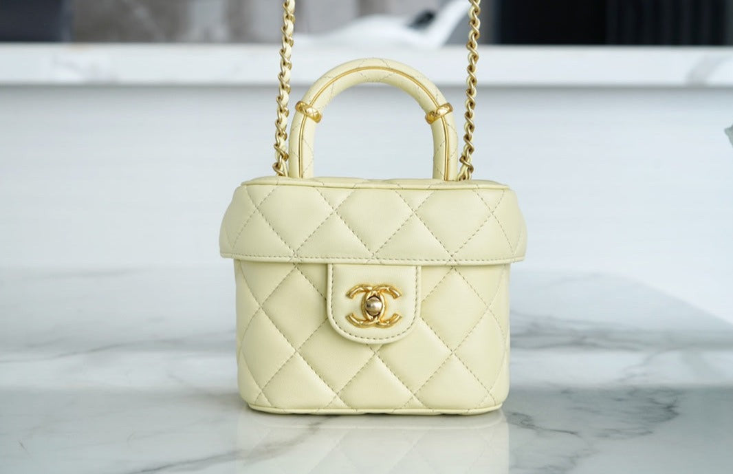 Chanel 23s Top handle leather
