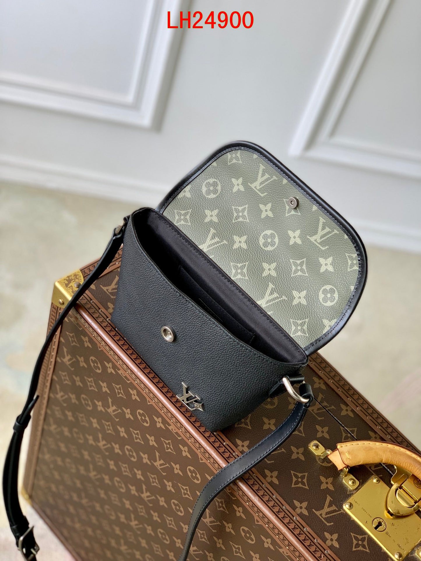 Louis Vuitton Pulse Wearable Wallet