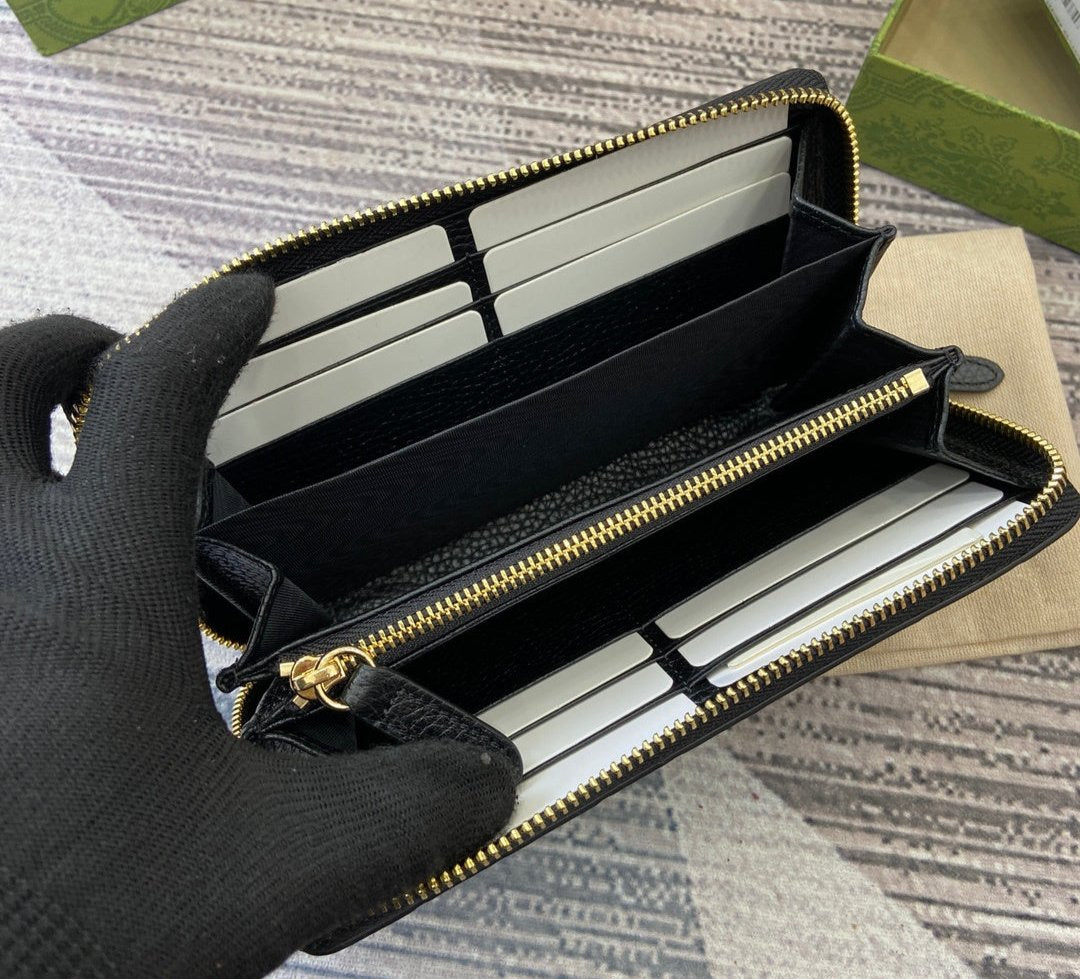 Gucci Emblem Zippy wallet