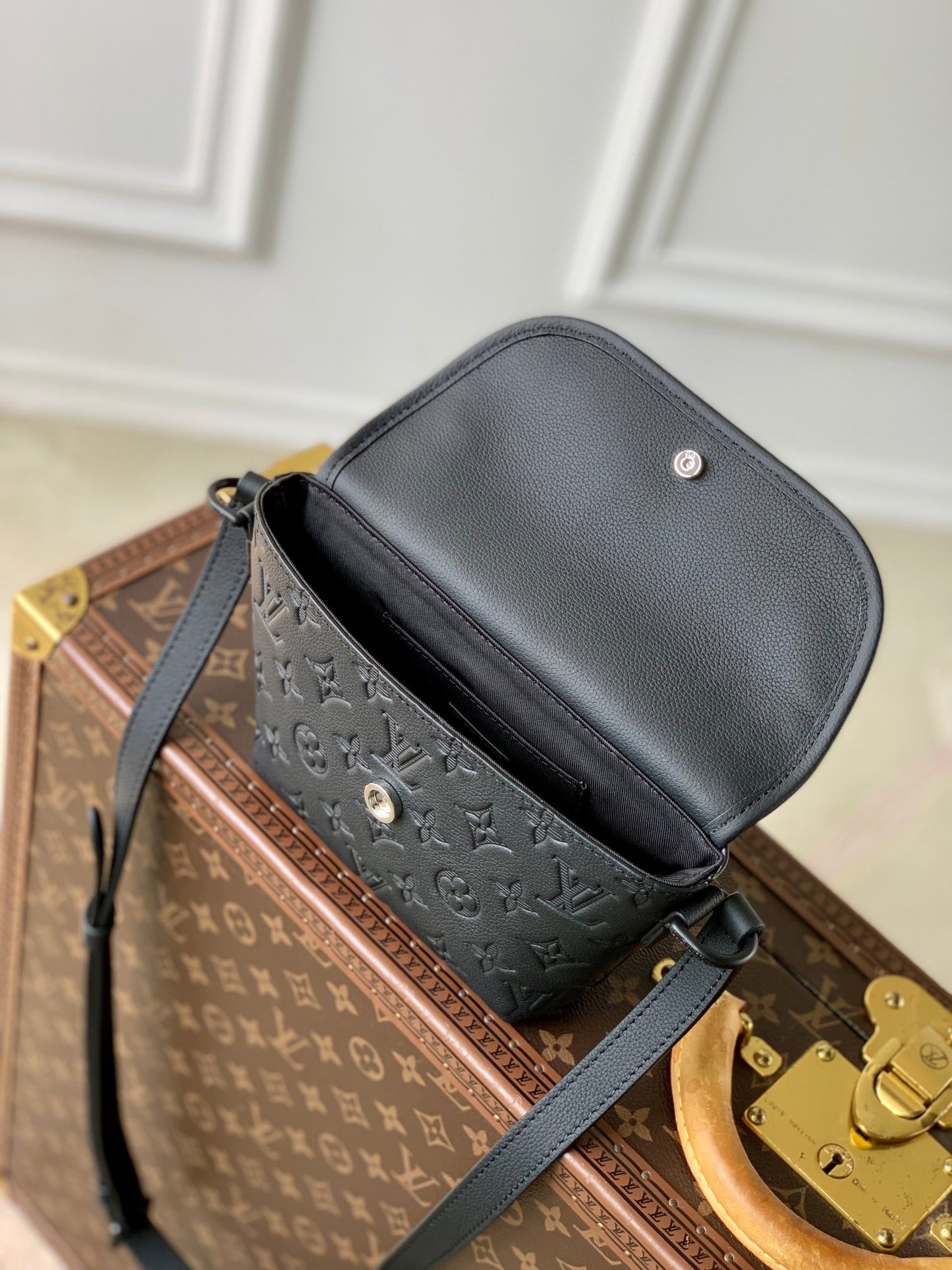 Louis Vuitton Pulse Monogram Shadow Empreinte