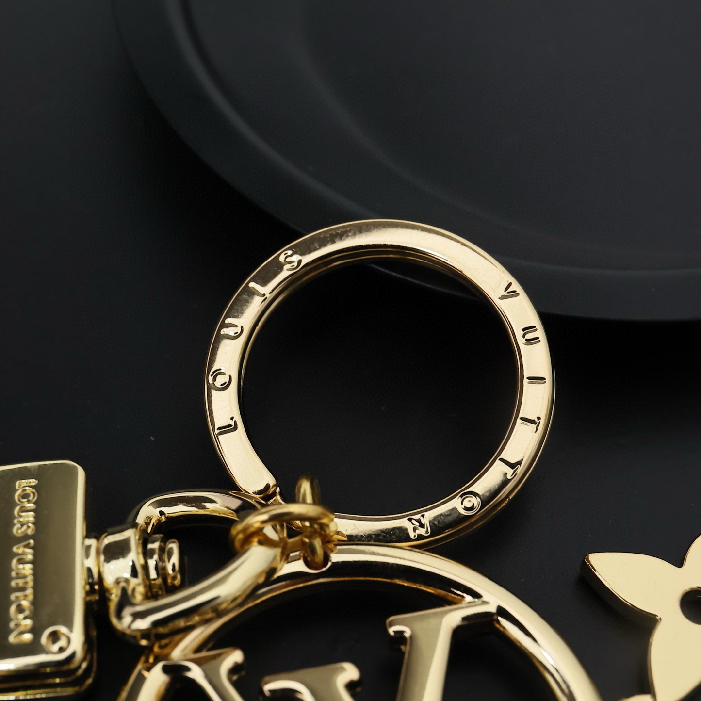 Louis Vuitton Circle Twinkling Key Ring
