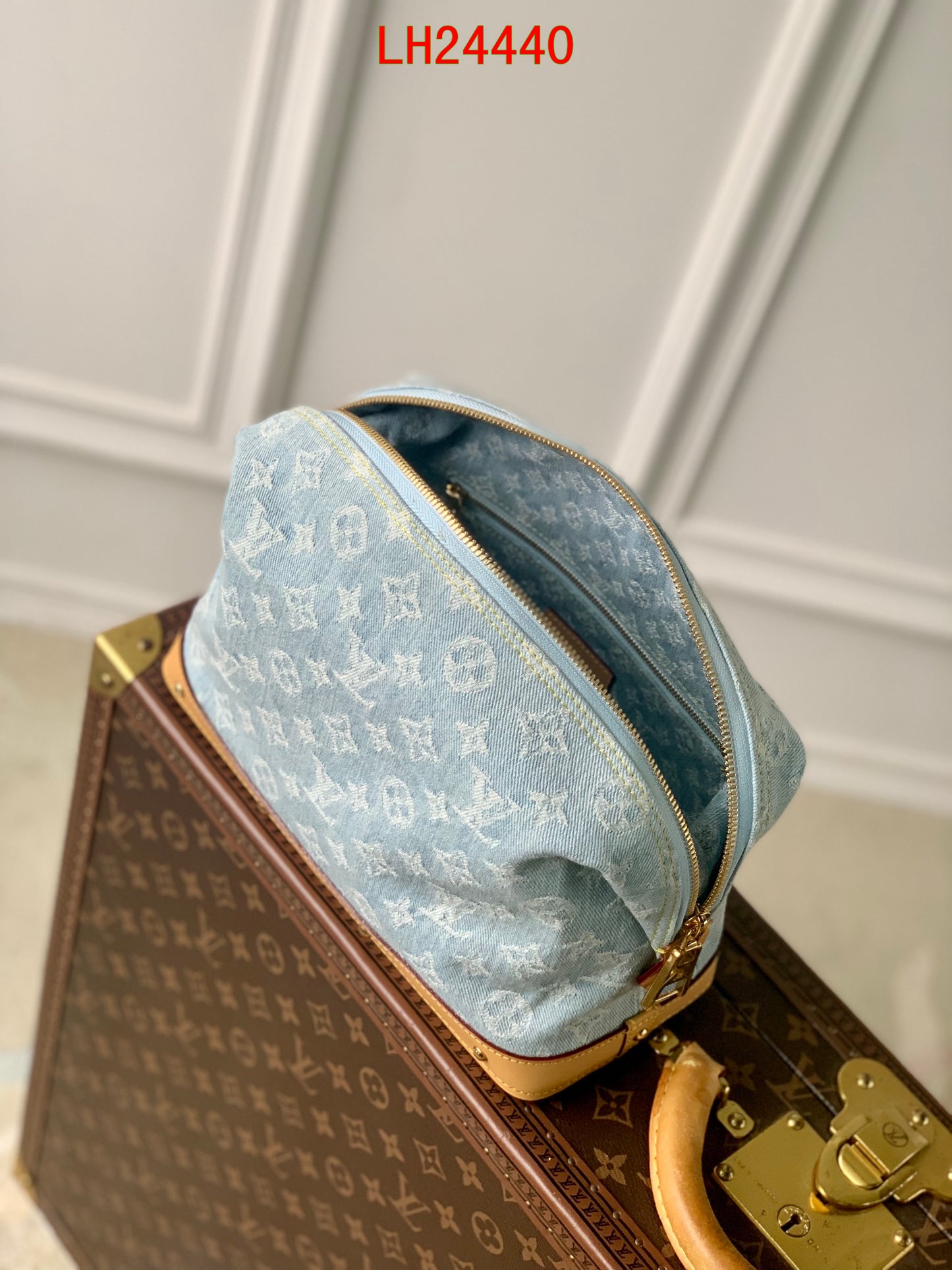 Louis Vuitton Pochette Cosmétique Monogram Denim