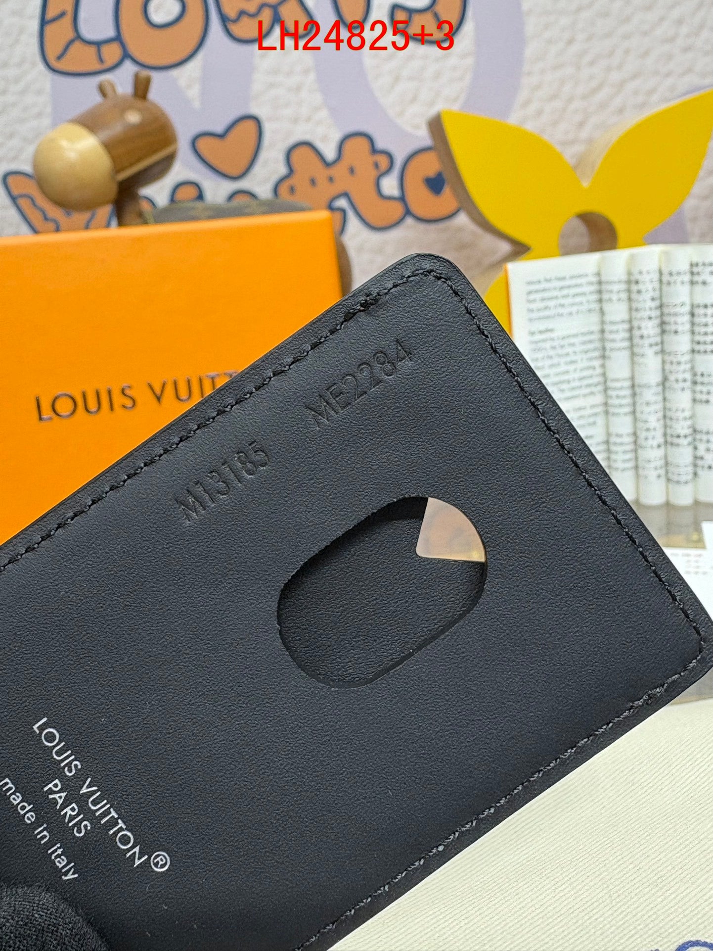 Louis Vuitton Porte-Cartes Magnet