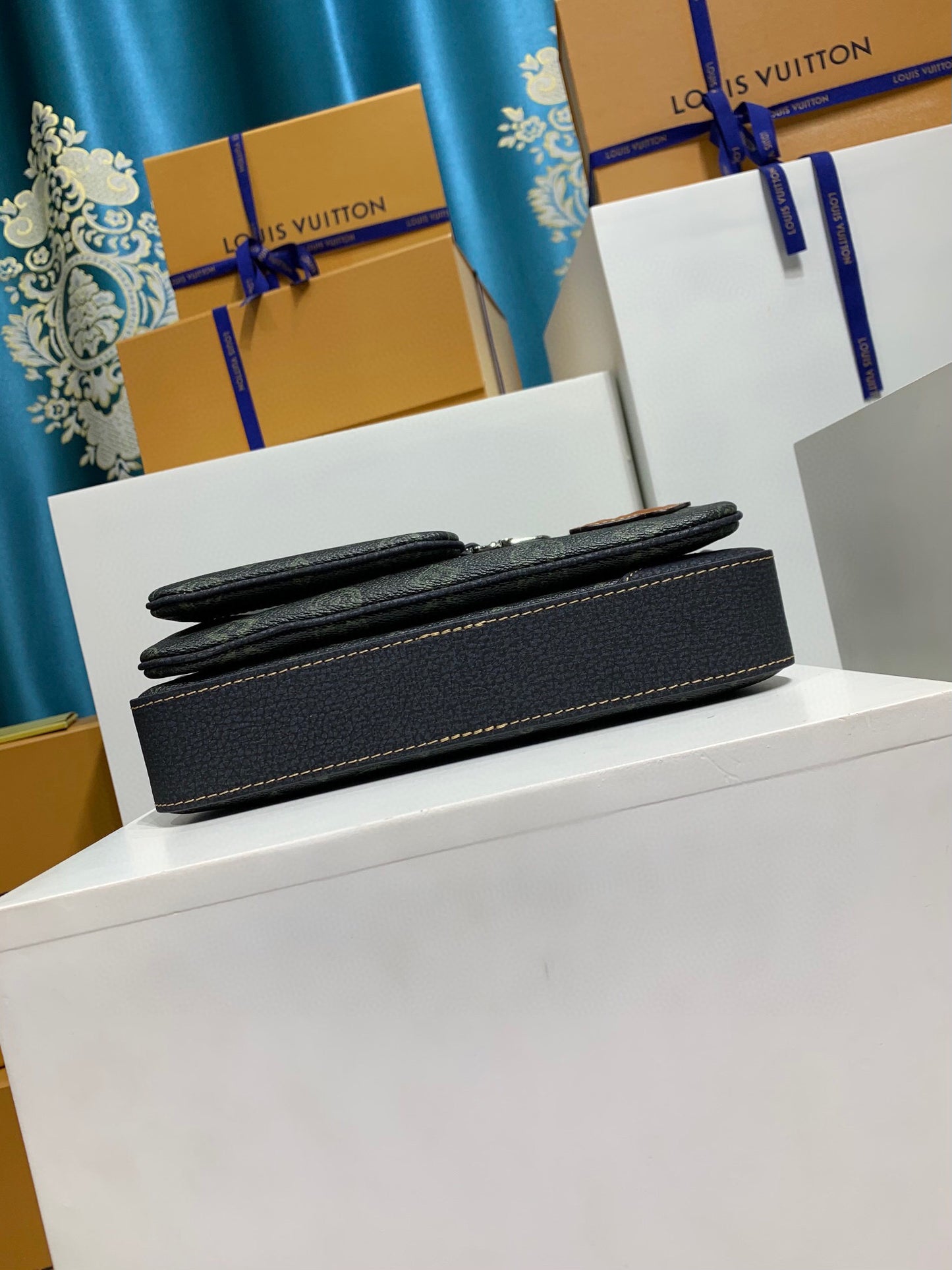 Louis Vuitton Trio Messenger bag