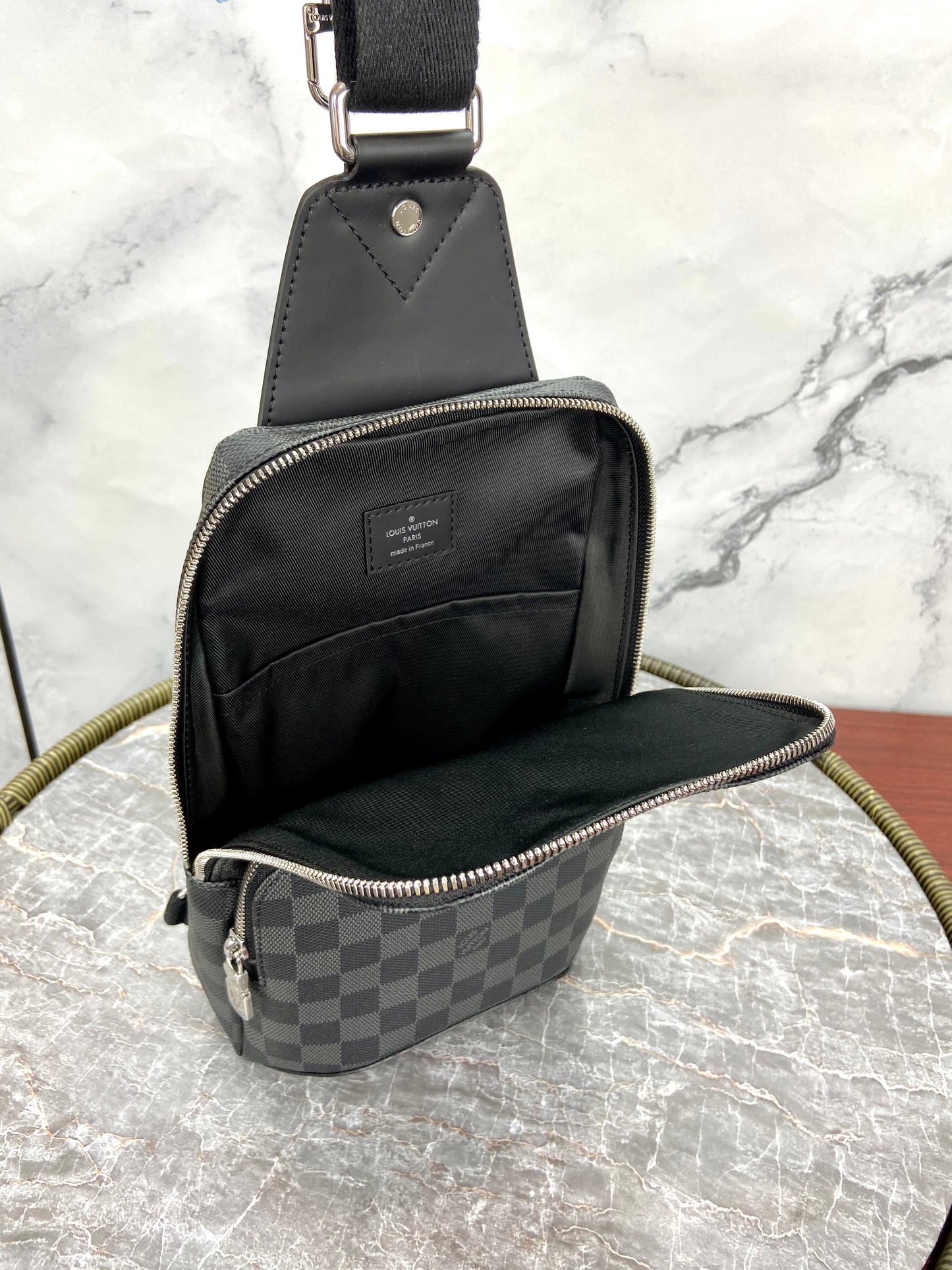 Louis Vuitton SAC AVENUE SLING