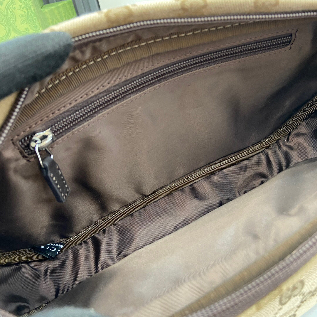Gucci Small GG crossbody bag