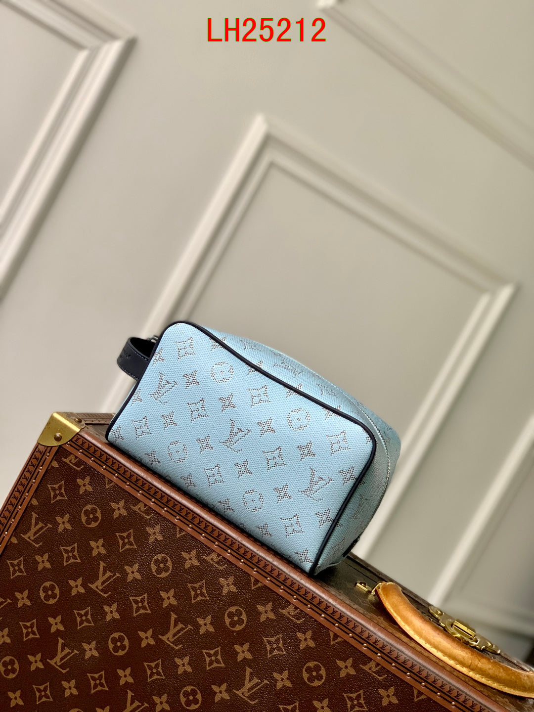 Louis Vuitton Locker Dopp Kit