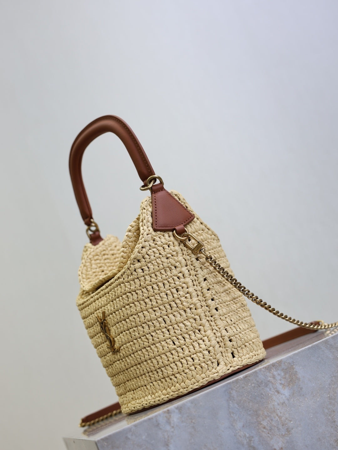 YSL GABY BUCKET EN CUIR RAPHIA