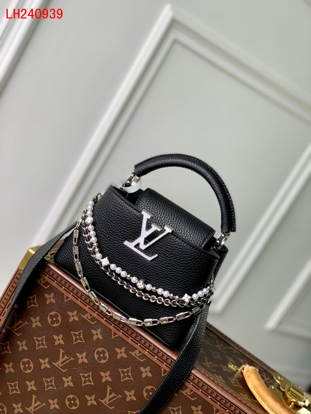 Louis Vuitton Capucines Mini Taurillon leather