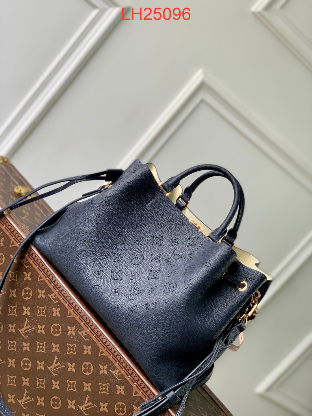 Louis Vuitton Bella Tote Mahina leather