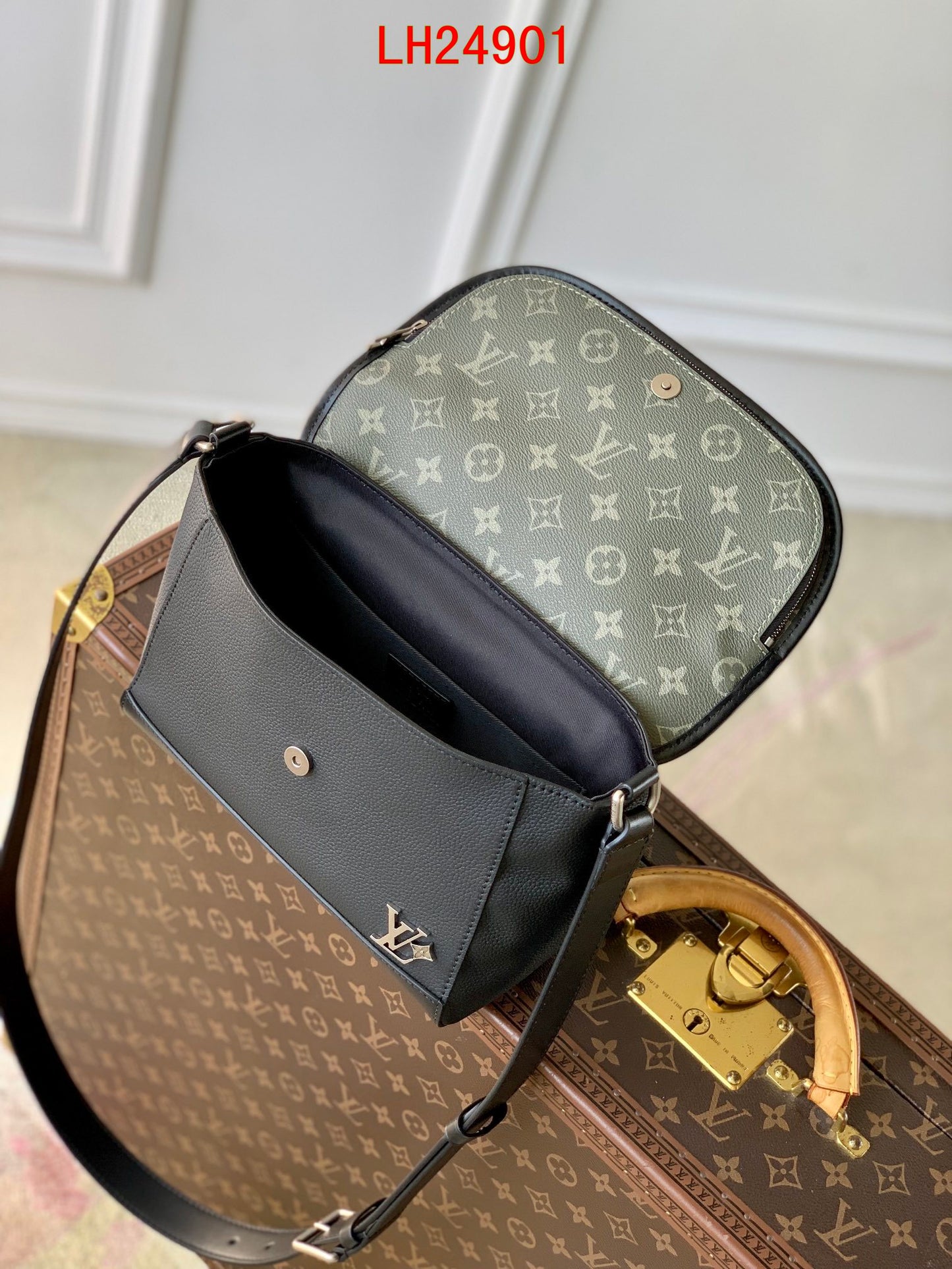 Louis Vuitton Pulse Messenger