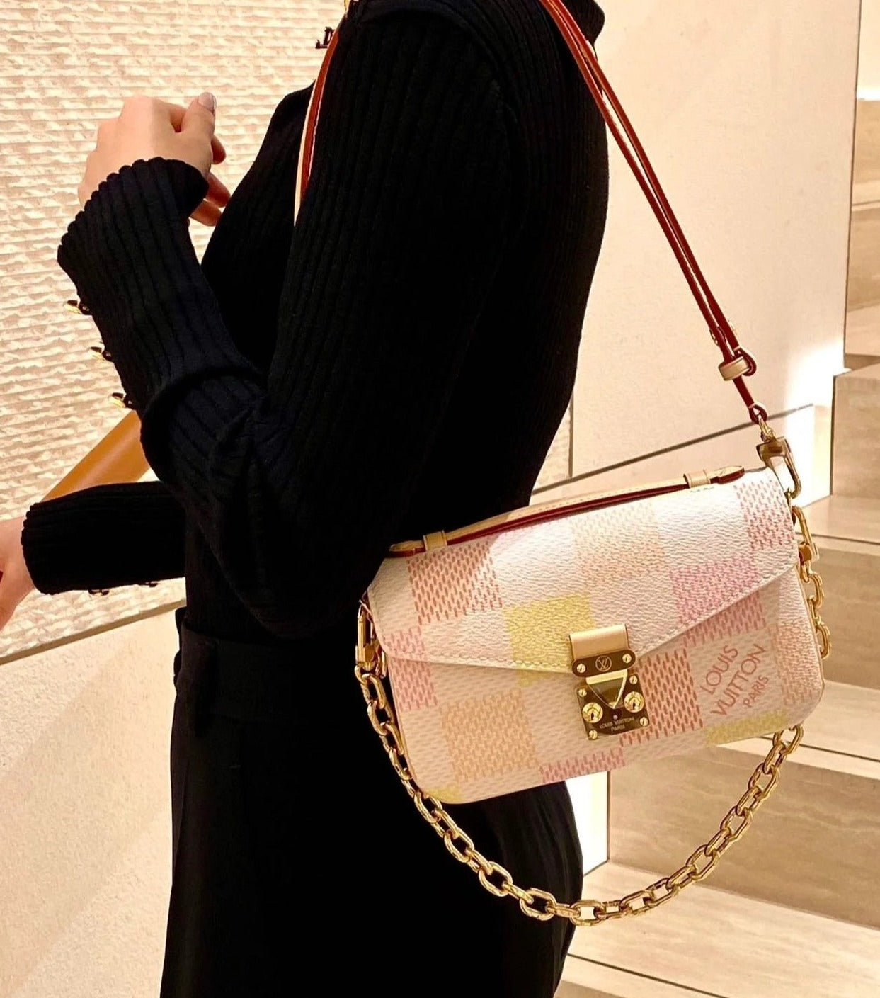 Louis Vuitton Pochette Métis East