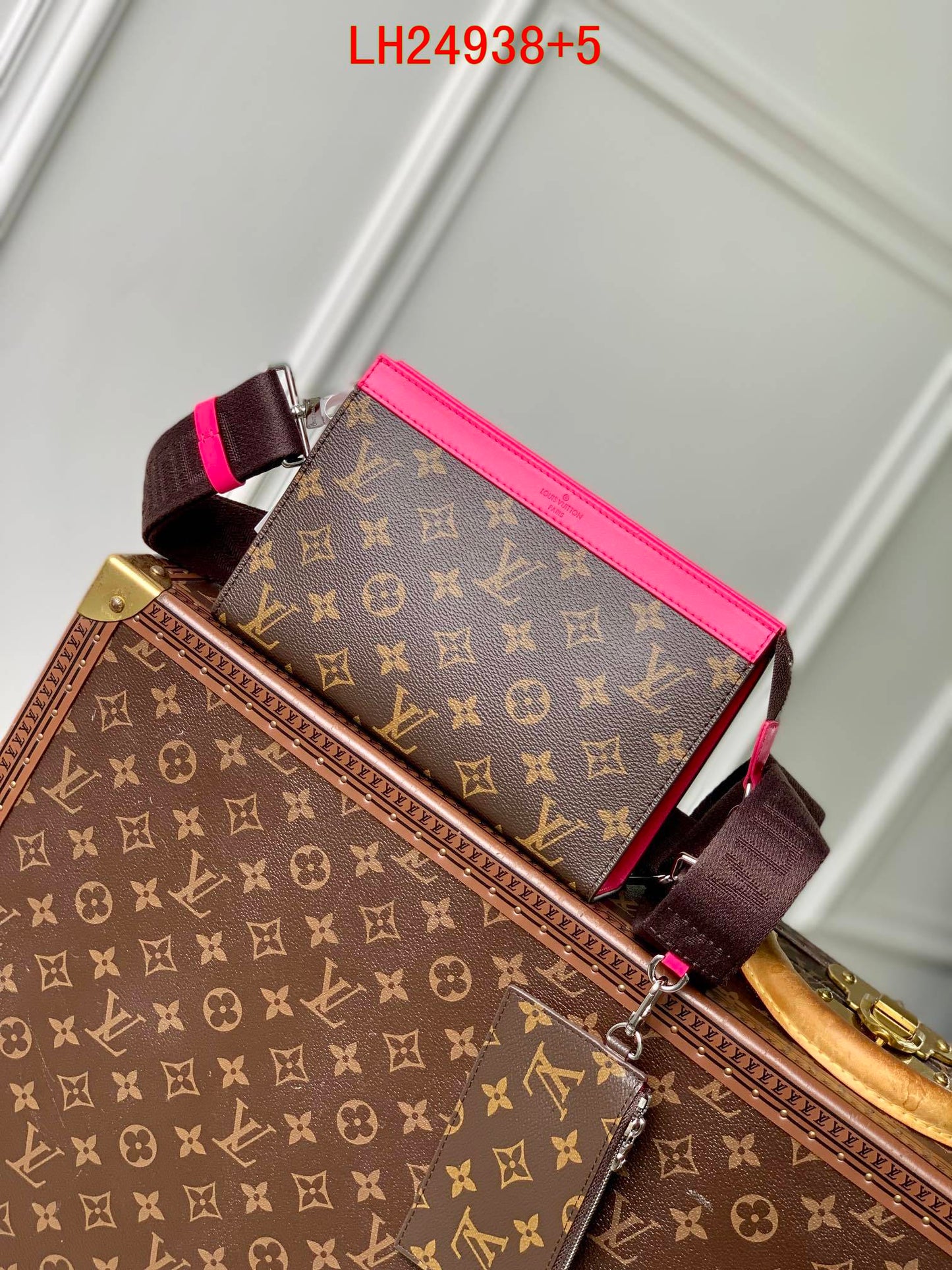 Louis Vuitton Alpha Wearable bag