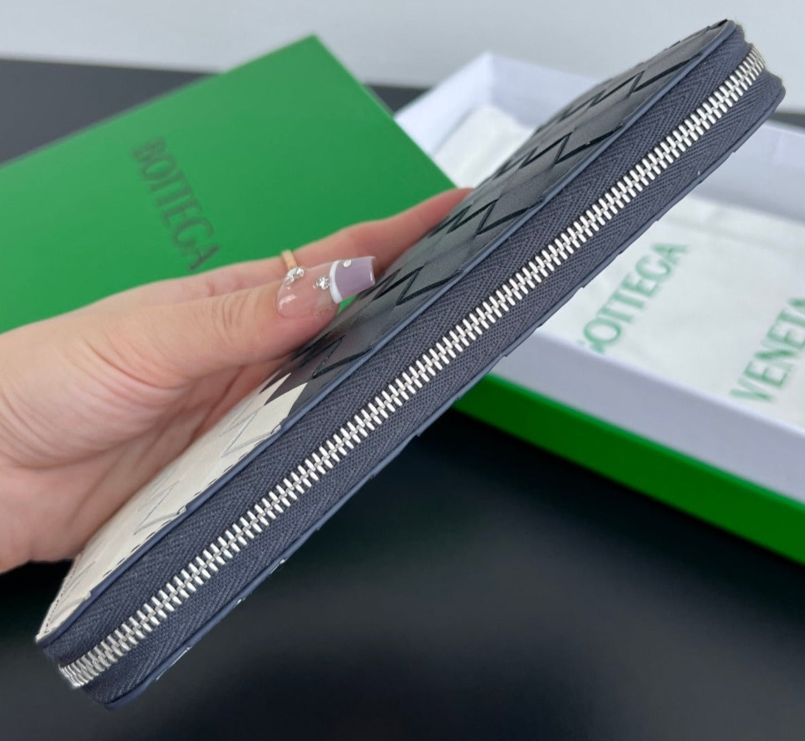 Bottega Veneta Zippy wallet